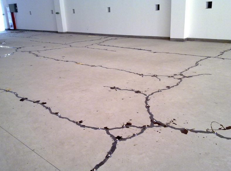 混凝土地面出现裂缝,如何修补?为什么混凝土地面会出现裂缝?