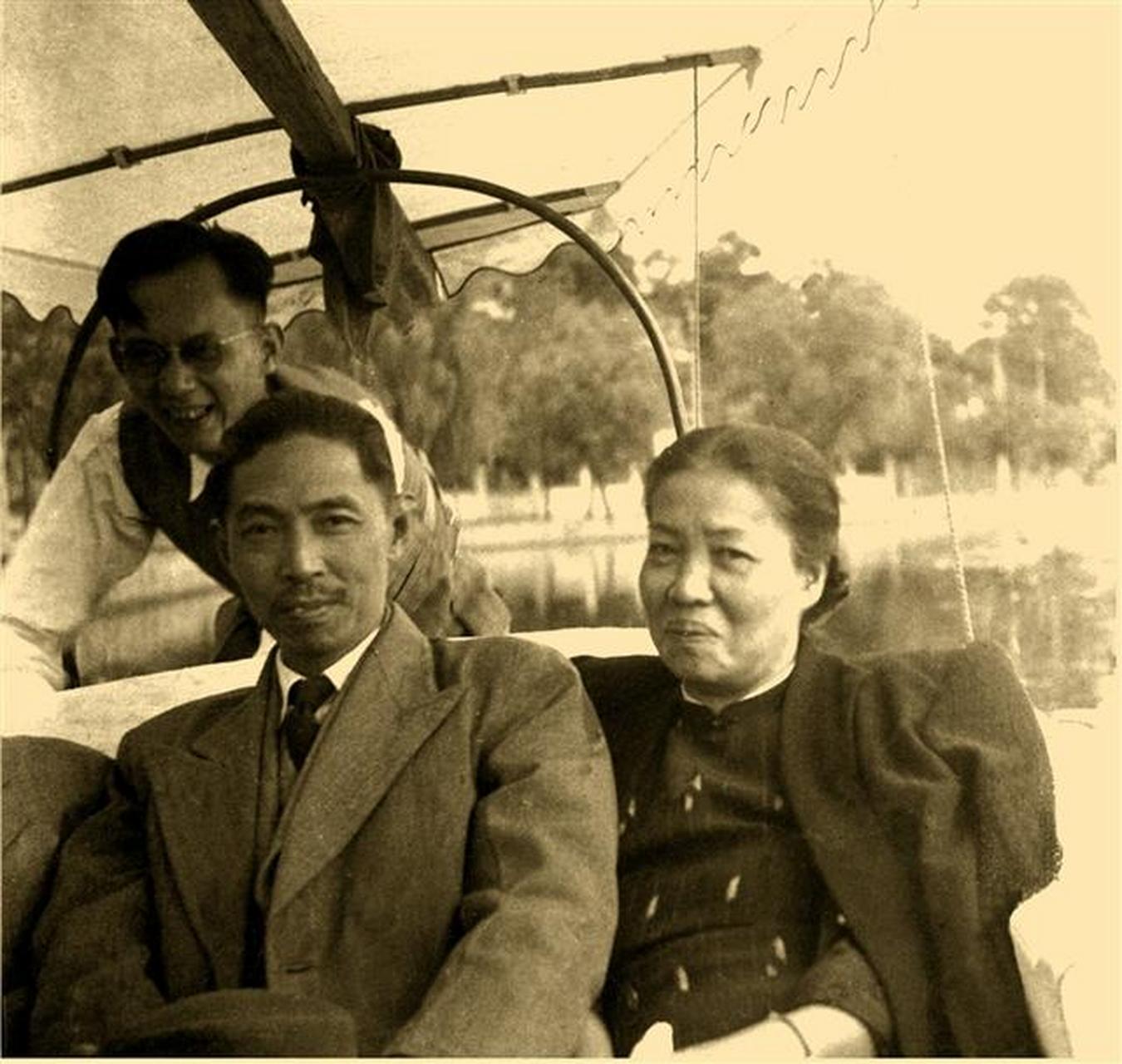 1930年,茅盾迷恋上了小10岁的秦德君,准备和发妻离婚,没想到妻子不哭