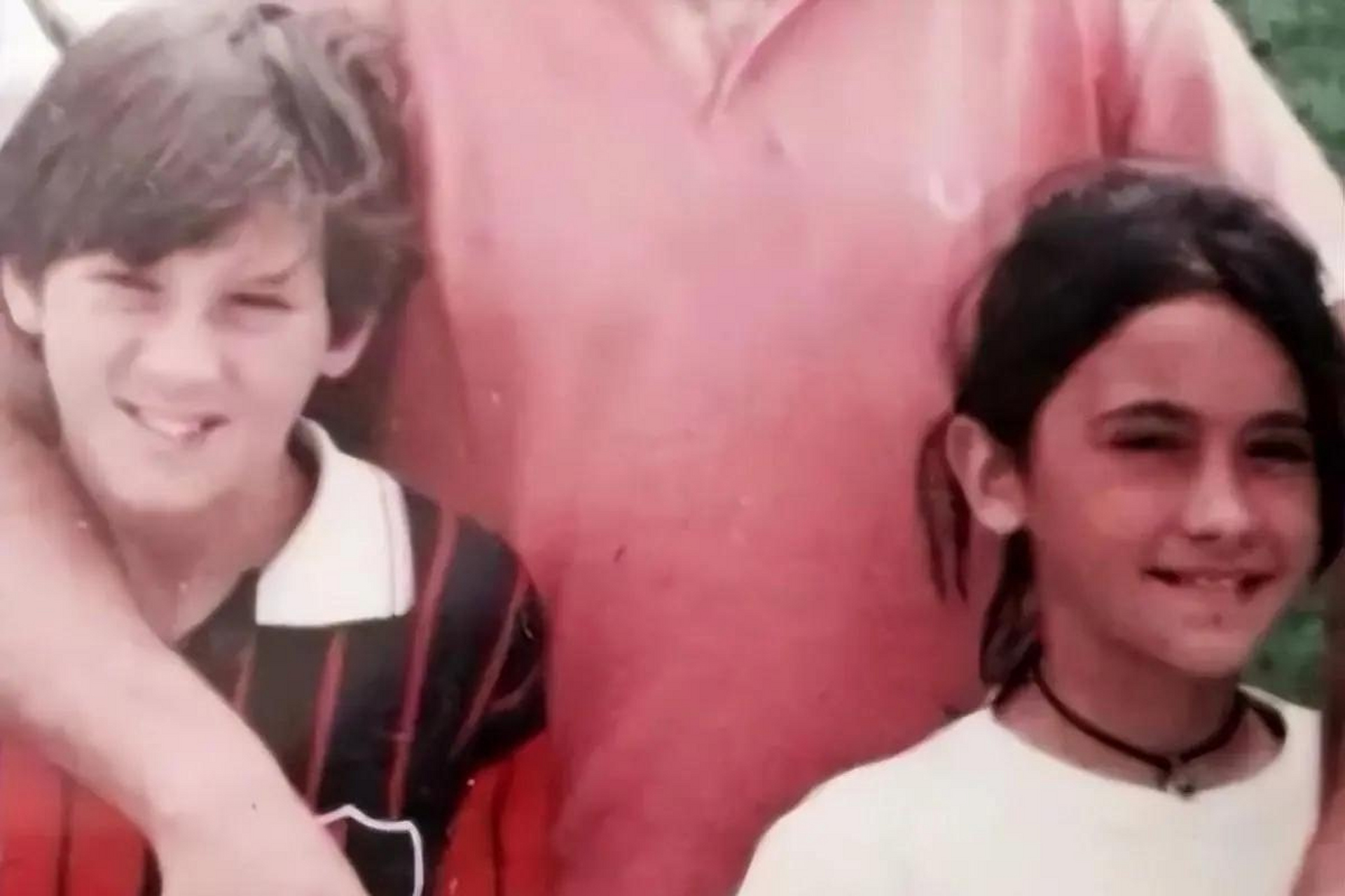 梅西与安东内拉小时候同框