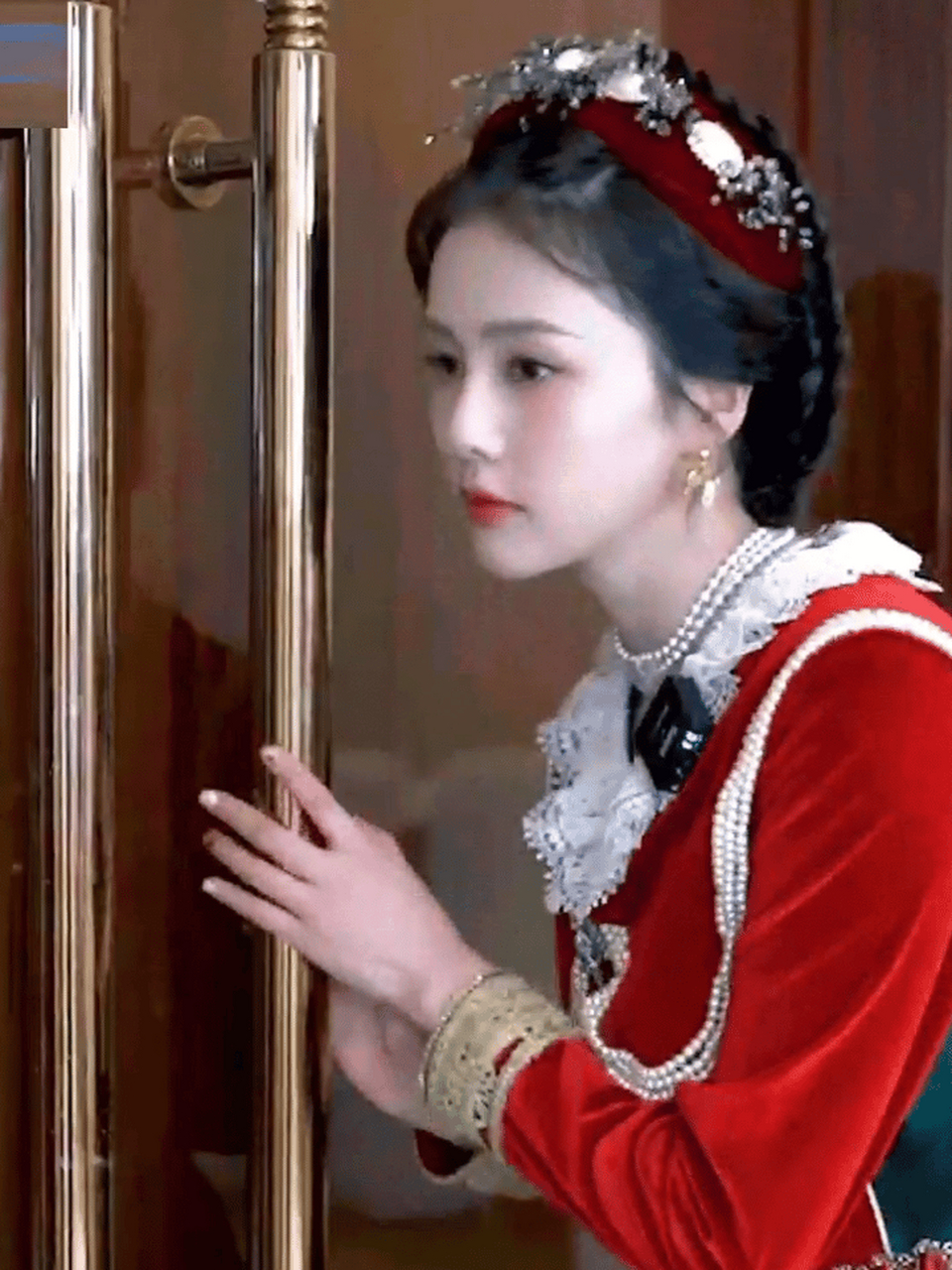 其实白鹿笑起来挺可爱呀!