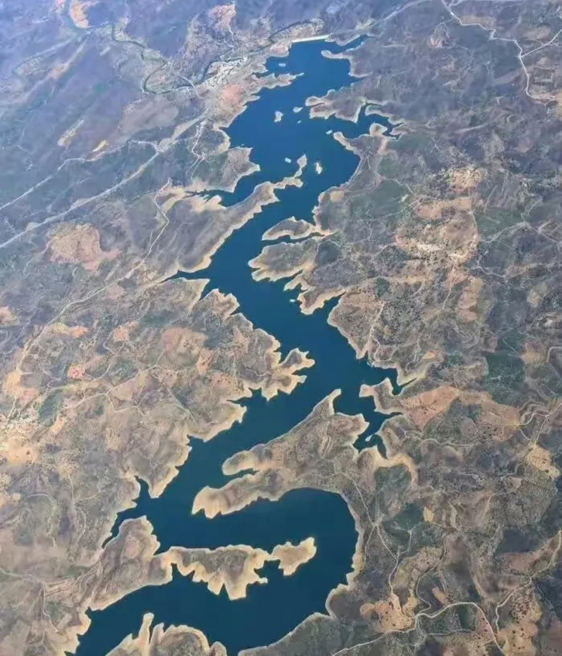 这是一条从高空俯瞰的河流,如果给这条河起个名字,叫啥名儿好呢? 67