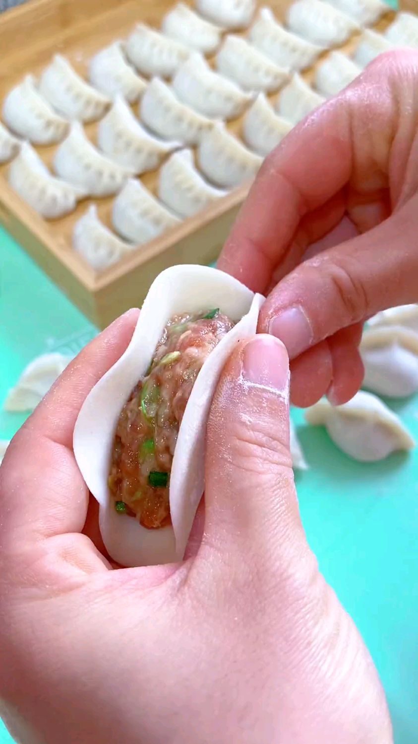 慢动作月牙饺手法,包饺子手法教程