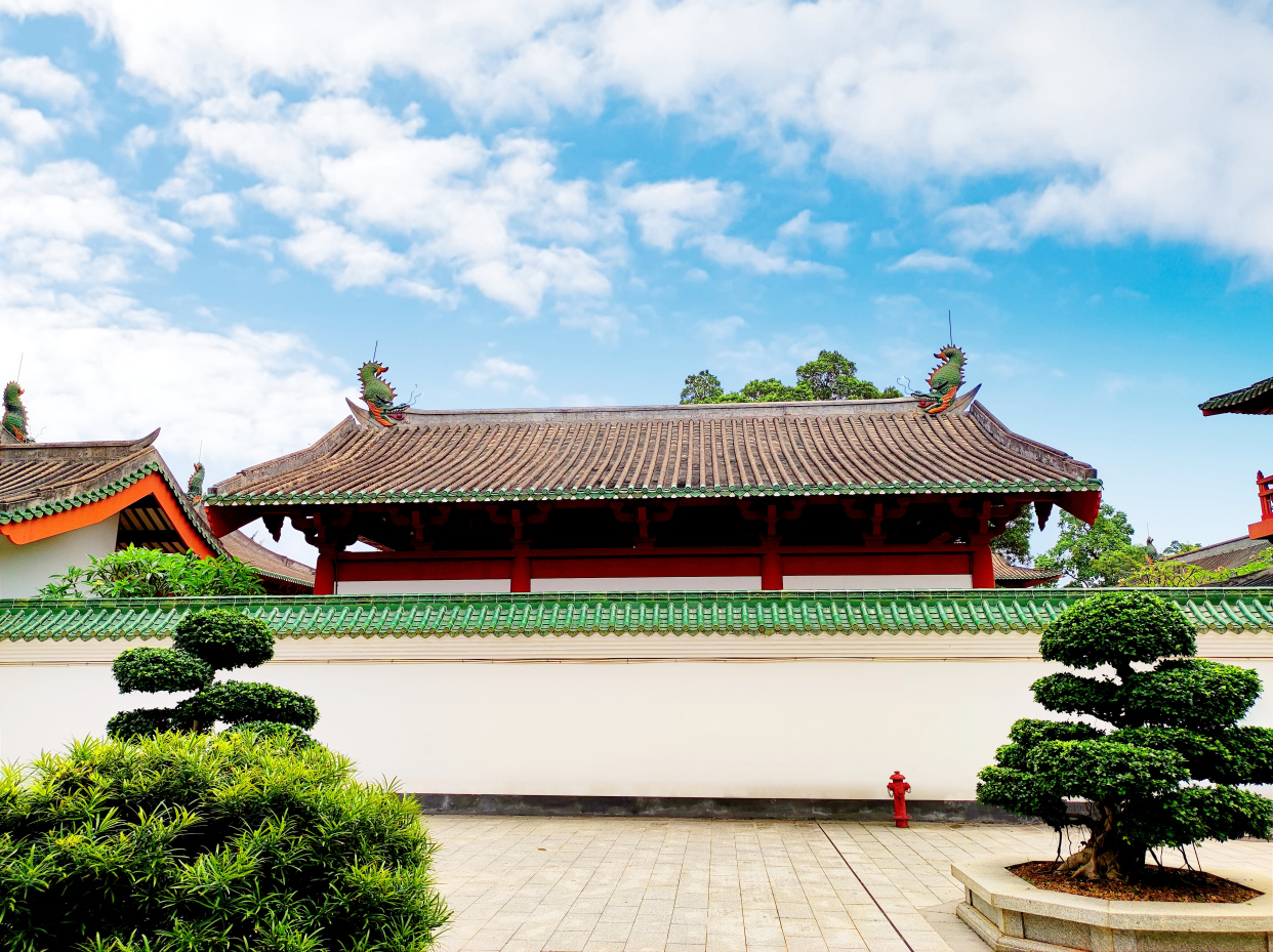 肇庆包公祠一日游,建筑飞阁流丹檐牙高啄气势宏伟