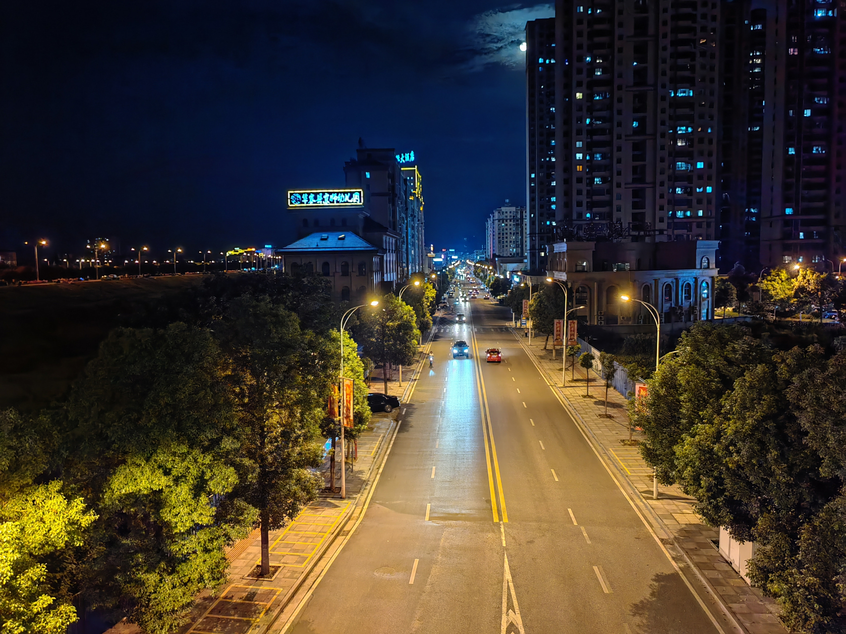 华容县位于湖南省北部边陲,岳阳市西部,北倚长江,南滨洞庭湖,面积1612