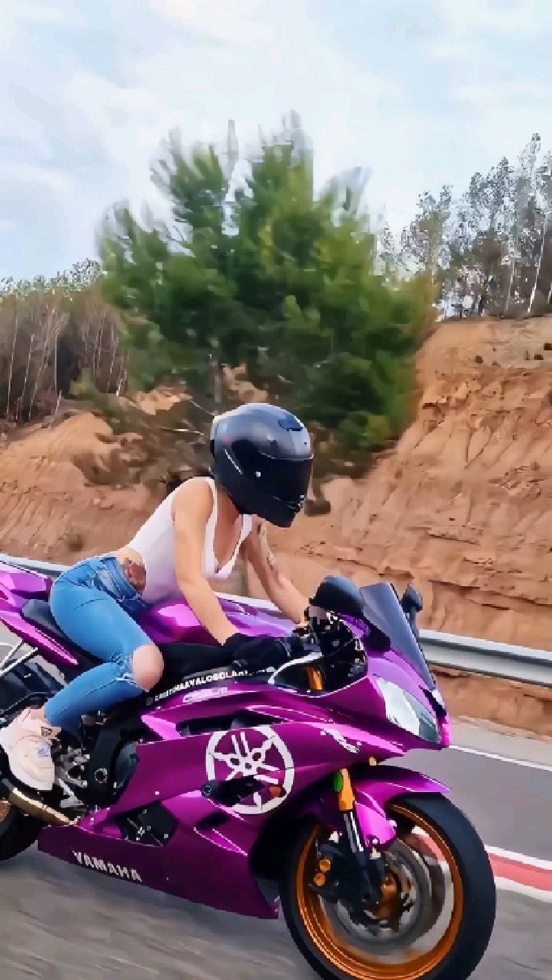 妹子骑雅马哈r6