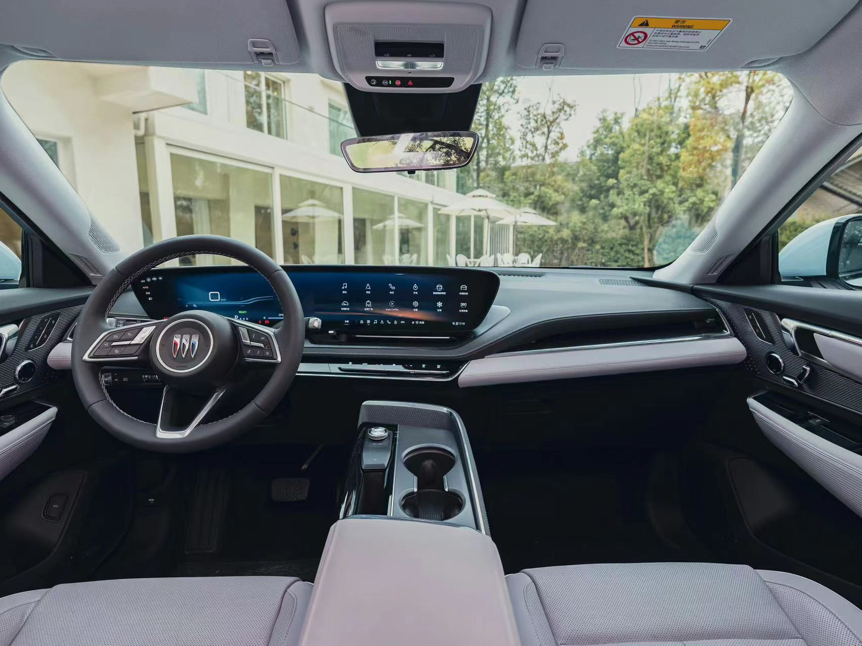 奥特能平台打造-新智电suv别克e5