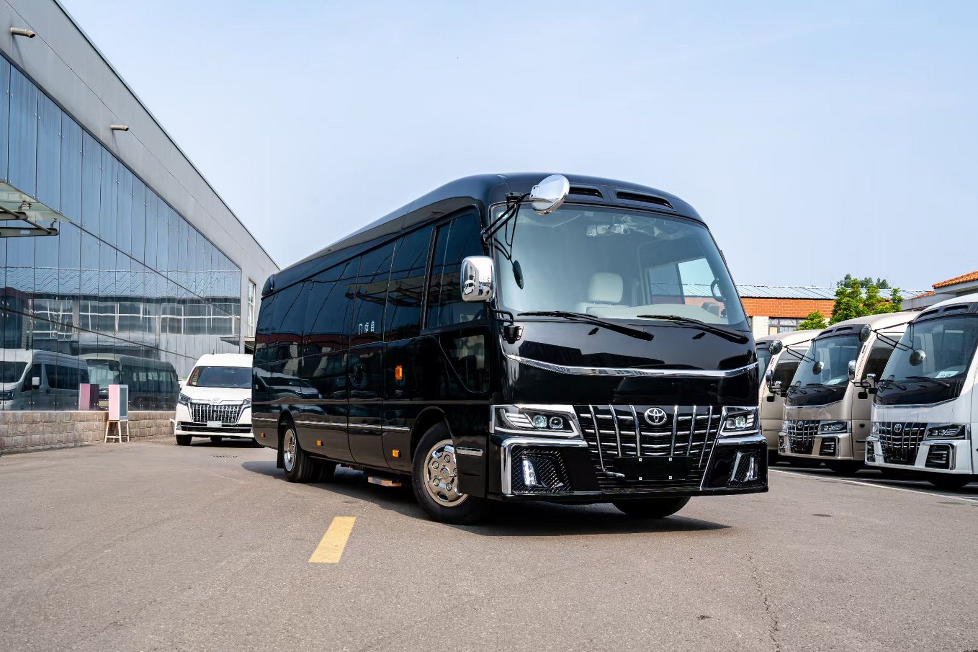 防弹丰田考斯特12座商务车