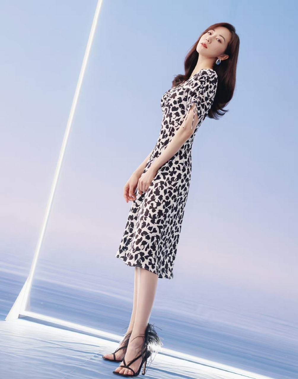 女星韩雪美足欣赏,2000年,韩雪以文化考试第一名的成绩被上海戏剧学院