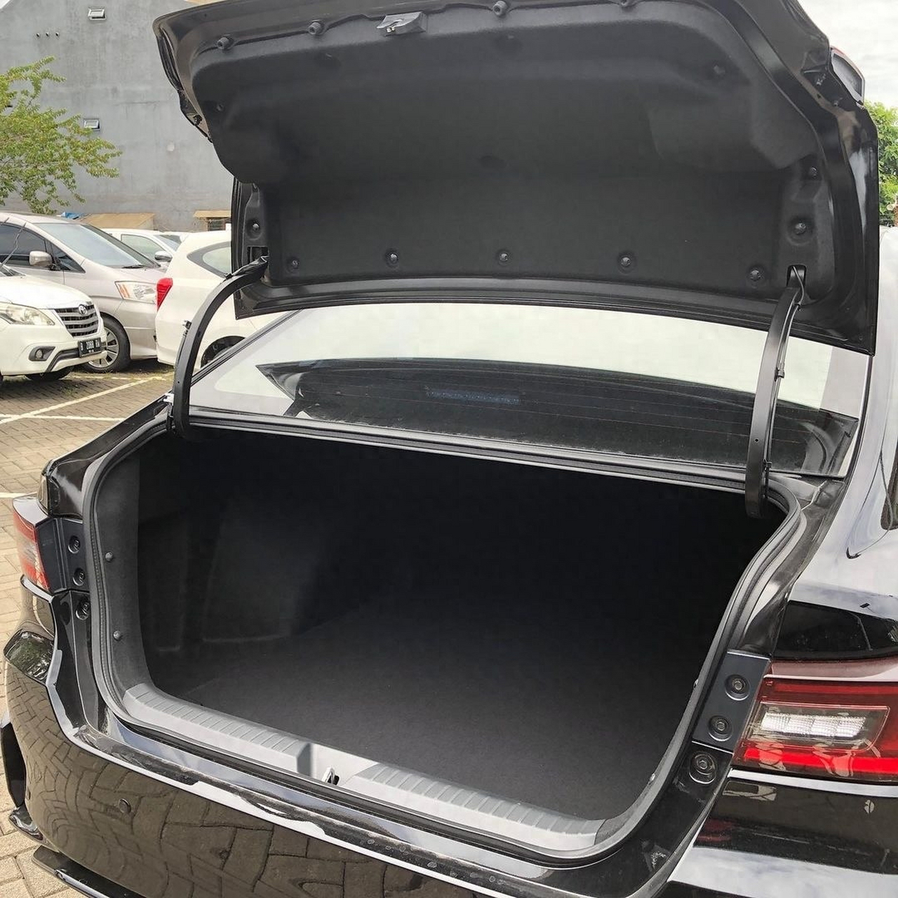 全新丰田威驰实车曝光,颇有凯美瑞的感觉,换装混合动力系统!