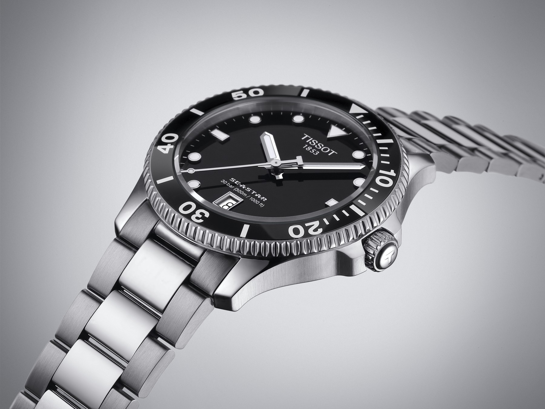 天梭推出新款 seastar 1000 石英 40 毫米潜水表