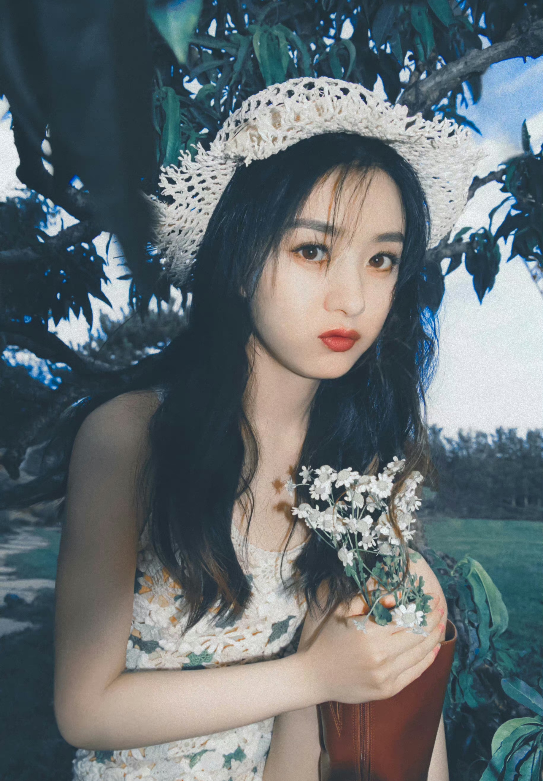 赵丽颖这身穿搭好可爱,清纯俏皮,又美又温柔,满满的青春气息!