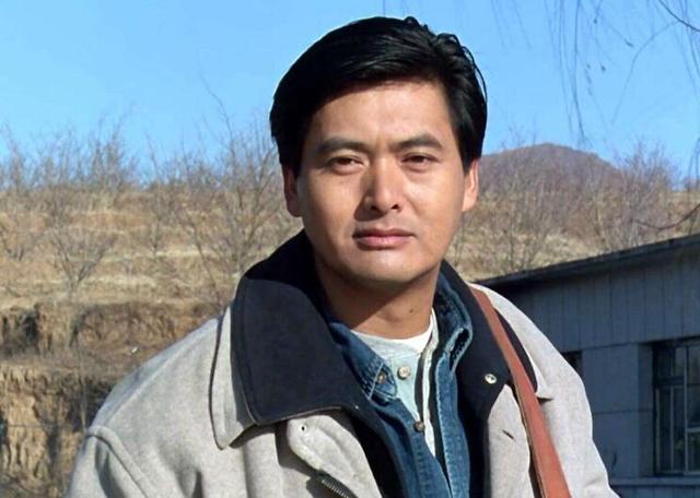 周润发:经历过人性的"恶",他才活成了一束光