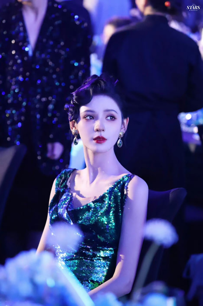 王思聪最美前任张予曦,这几张我以为是ai