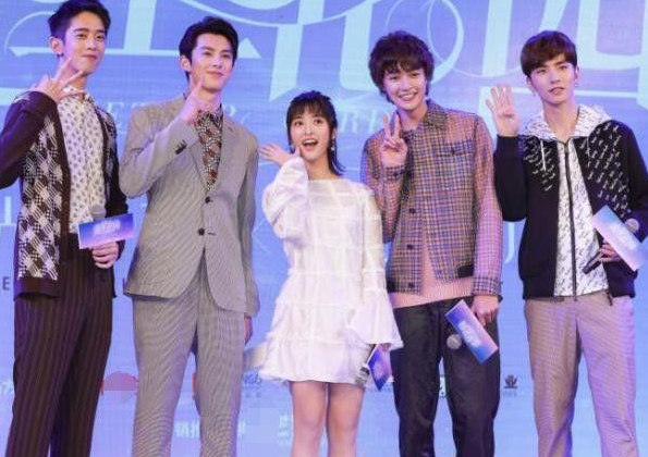 唐嫣和罗晋分居两地?沈月将要订婚了?