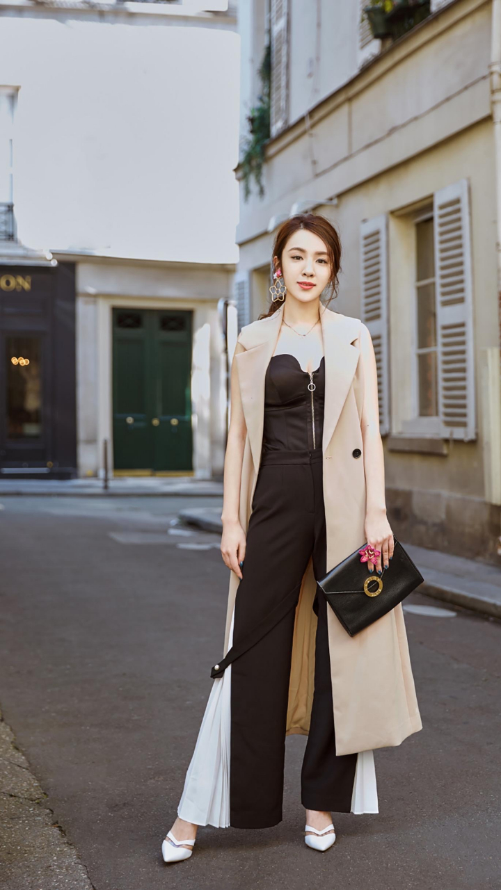 王晓晨,1988年7月25日出生于山东省青岛市,中国内地女演员.