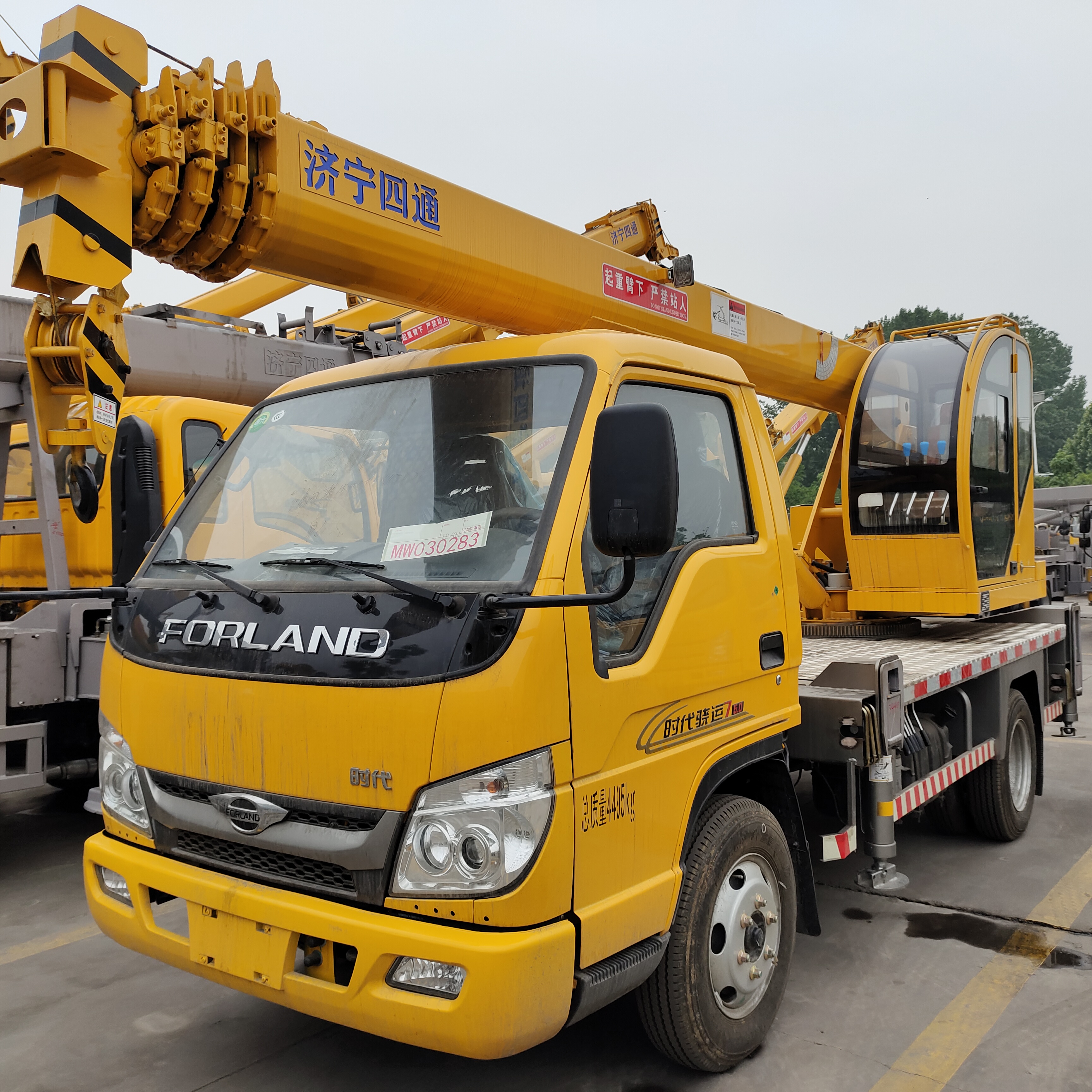 蓝牌汽车吊,各种汽车底盘,包上户