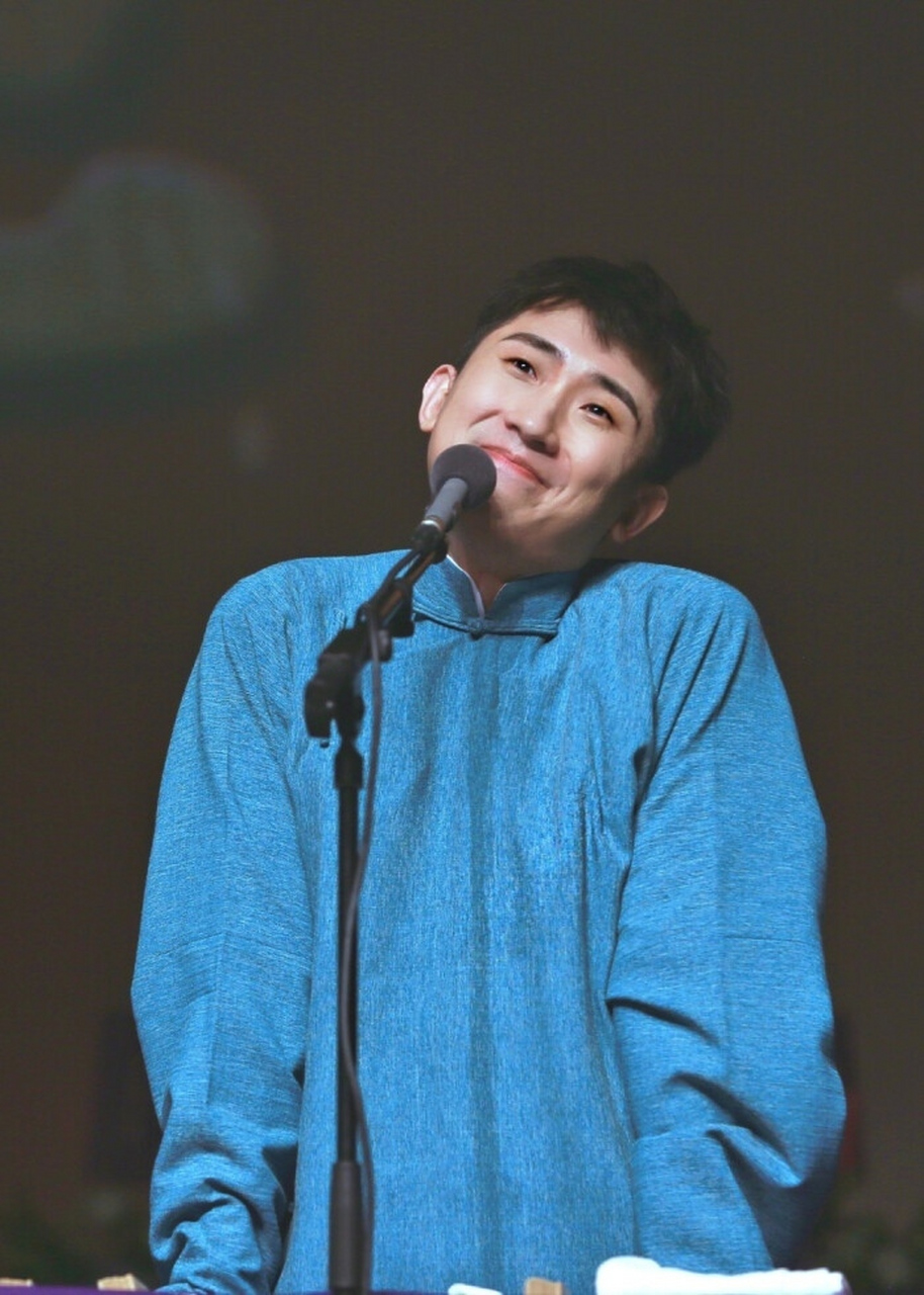 我看你长的像小企鹅~#德云社壁纸##尚九熙