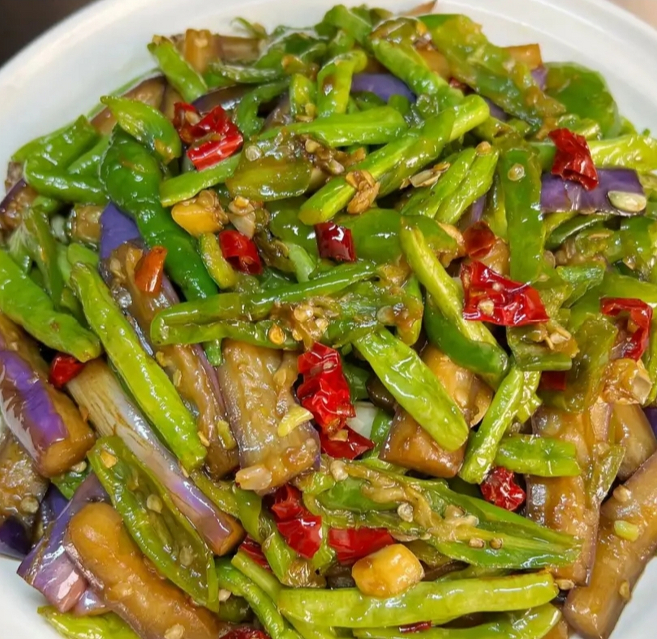 我的美食分享#  擂辣椒茄子豆角  食材:茄子,豆角,青椒,蒜头,干辣椒