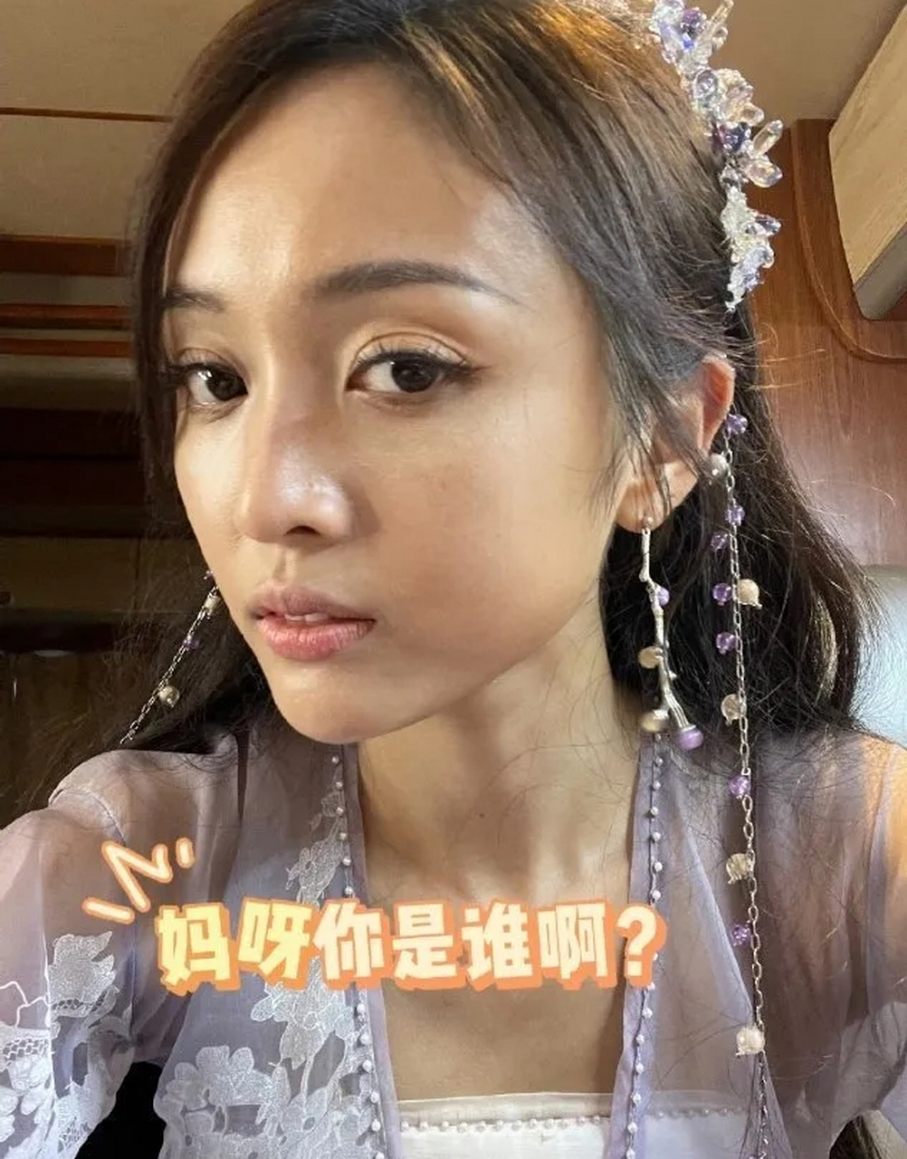 吴宣仪自己晒的素颜照,真的好普有没有,怎么脸上有点蜡黄?