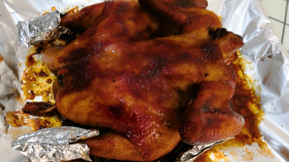 今天只做了一道菜,却忙活了好久,秘制脆皮烤鸡皮脆肉嫩香气扑鼻