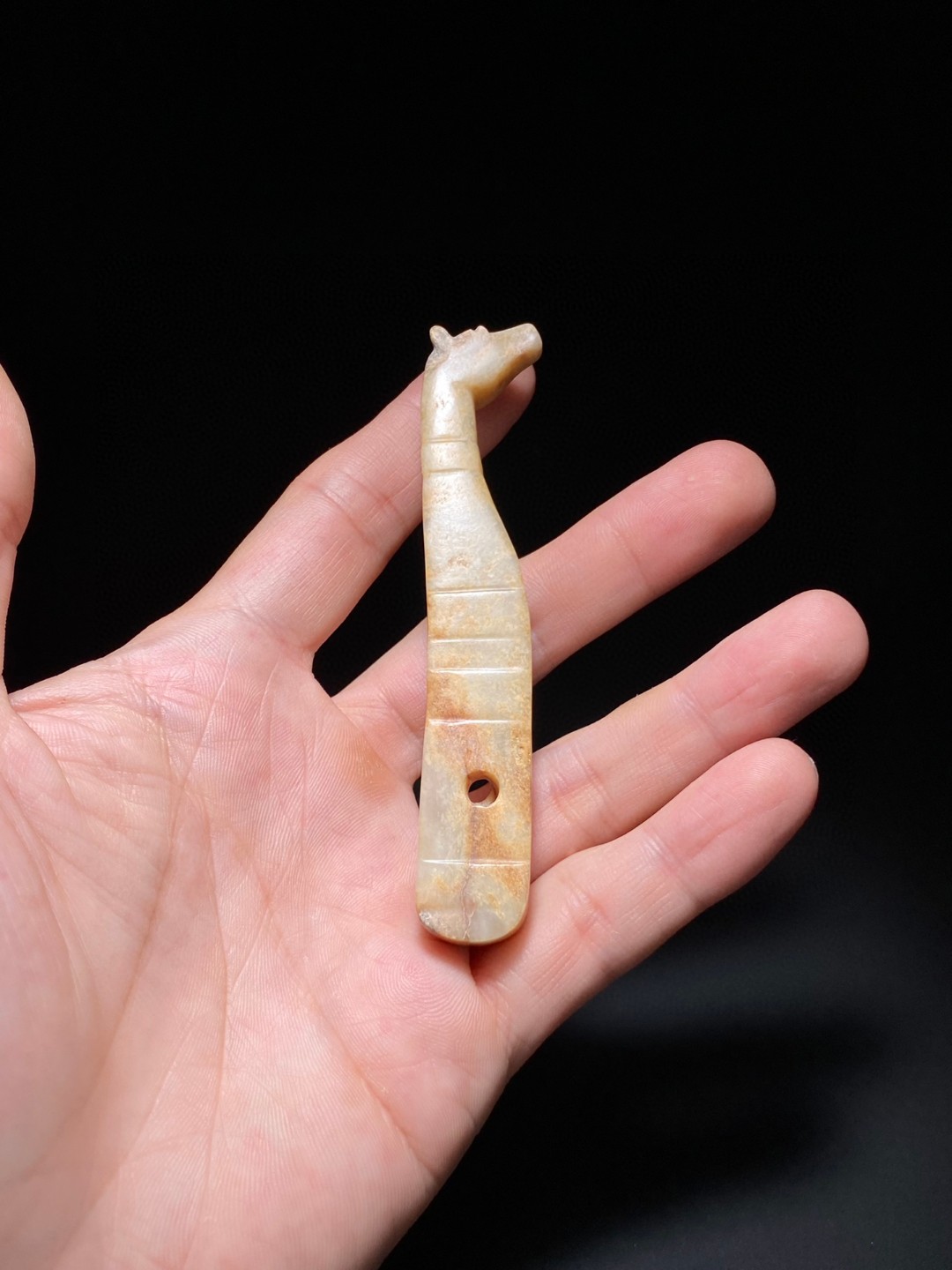 明以前 和田玉籽料 白玉受沁 兽首 柄形器 把件