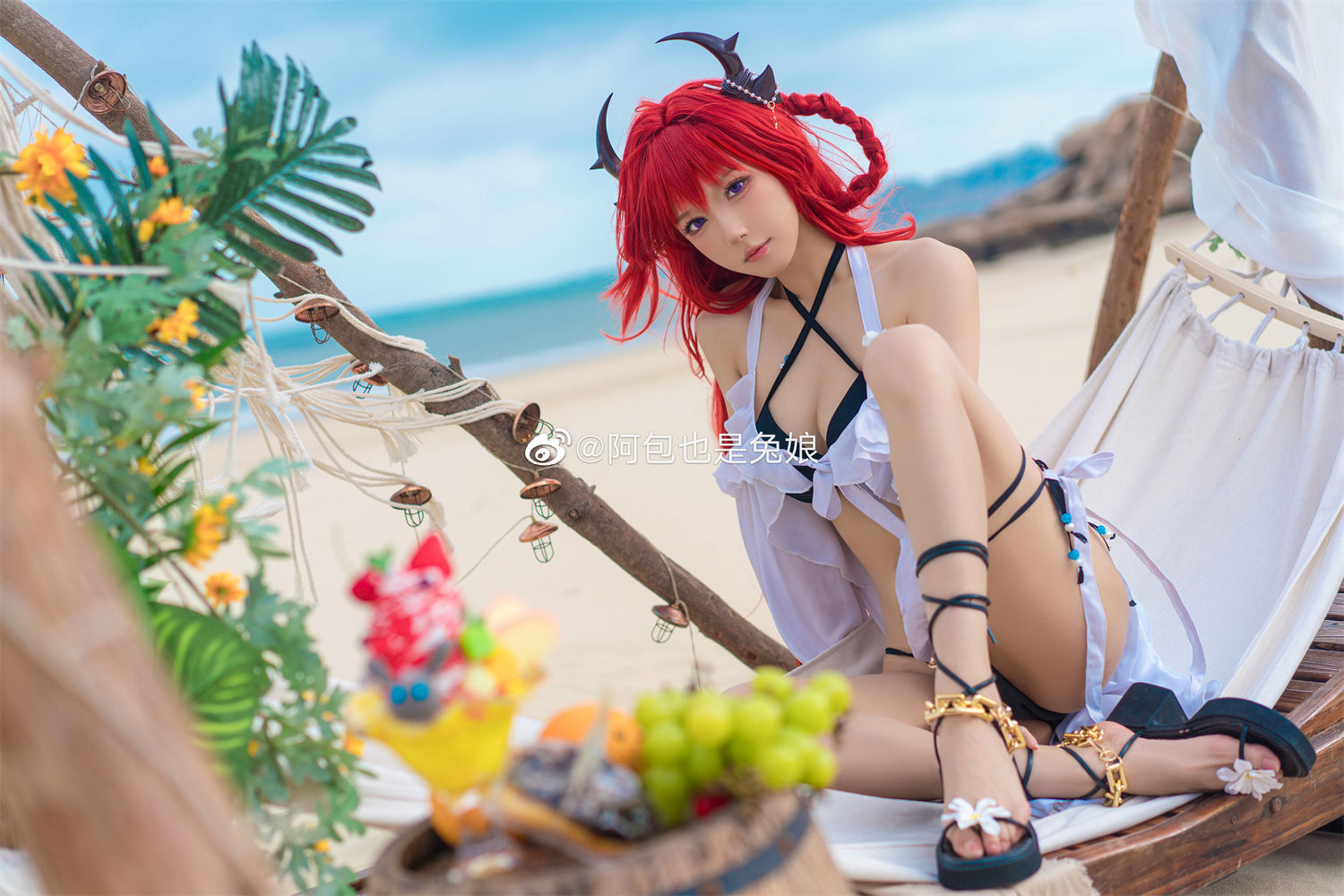 阿包也是兔娘cos明日方舟史尔特尔,体验台风天的海边 阿包也是兔娘cos明日方舟史尔特尔,体验台风天的海边