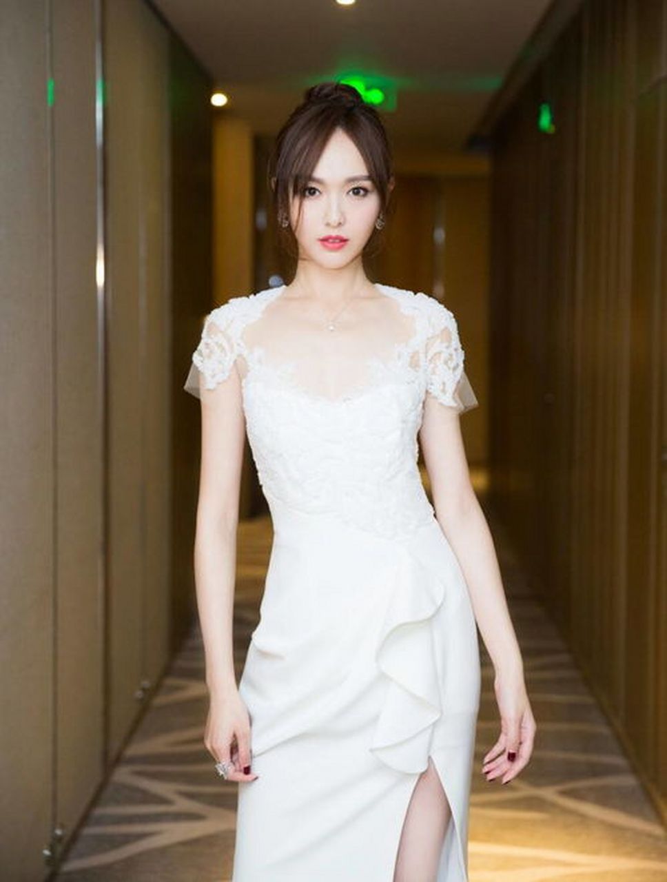 美图0327:时尚新娘,唐嫣,漂亮 #情感# #娱乐# #明星# #美女