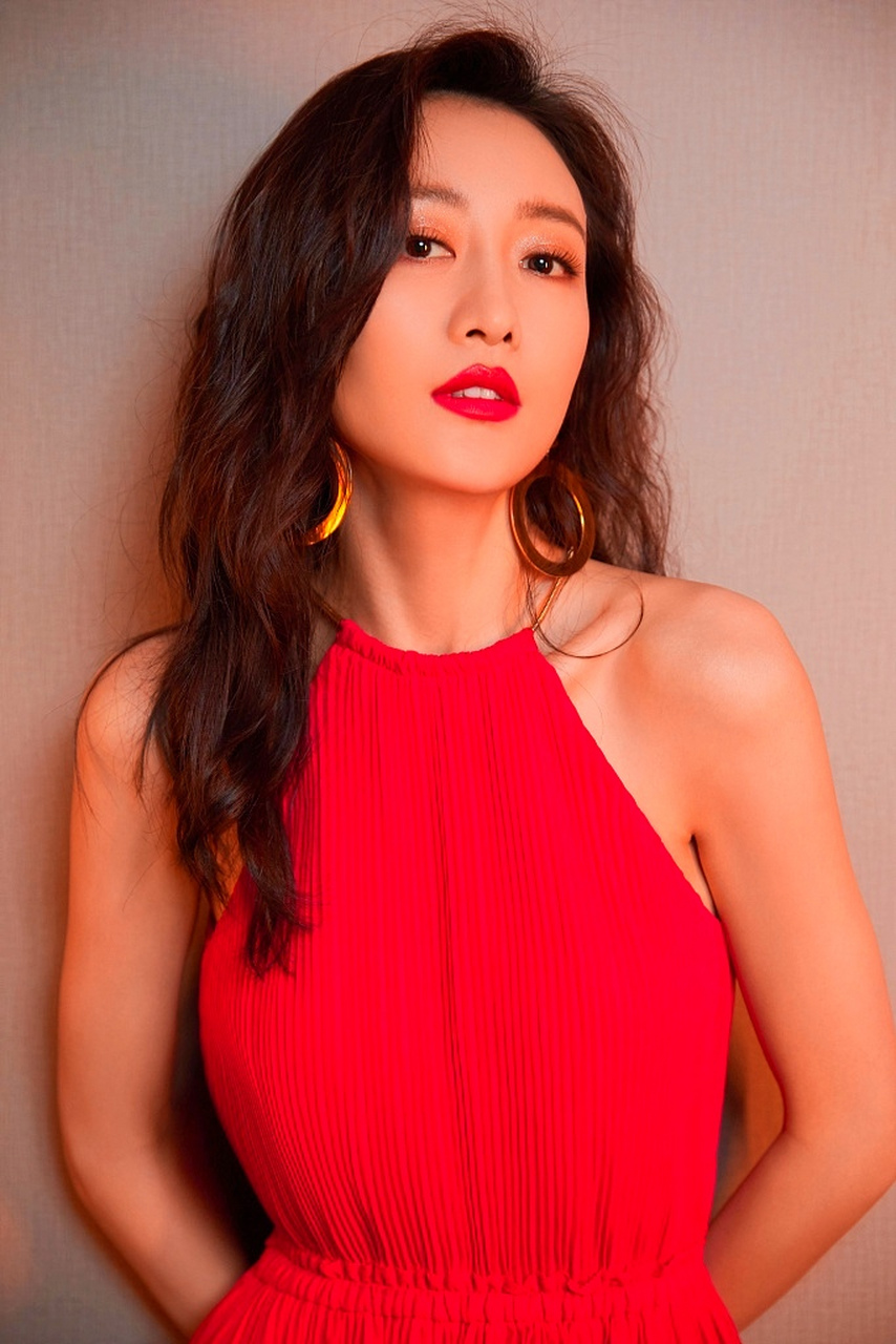 41岁王鸥疑似怀孕,近照发福明显,网友关心其事业前景!