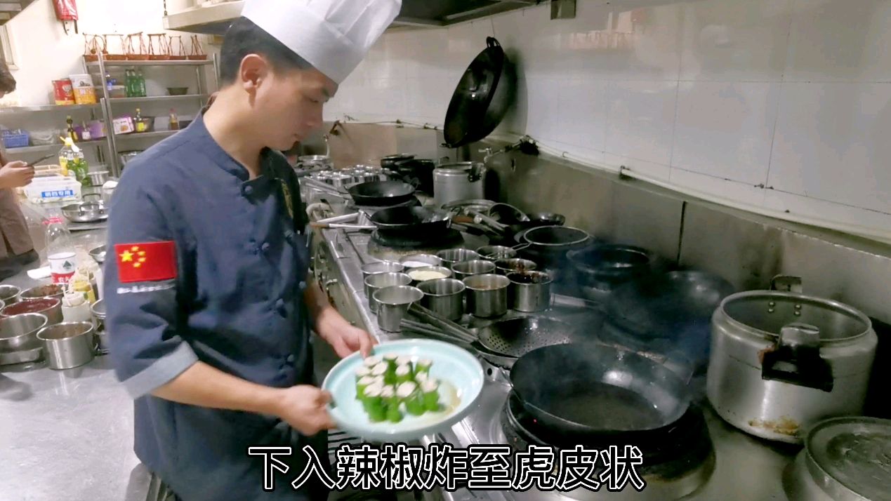 厨师长教你:“辣椒塞肉”的家常做法,口感很赞一学就会,先收藏