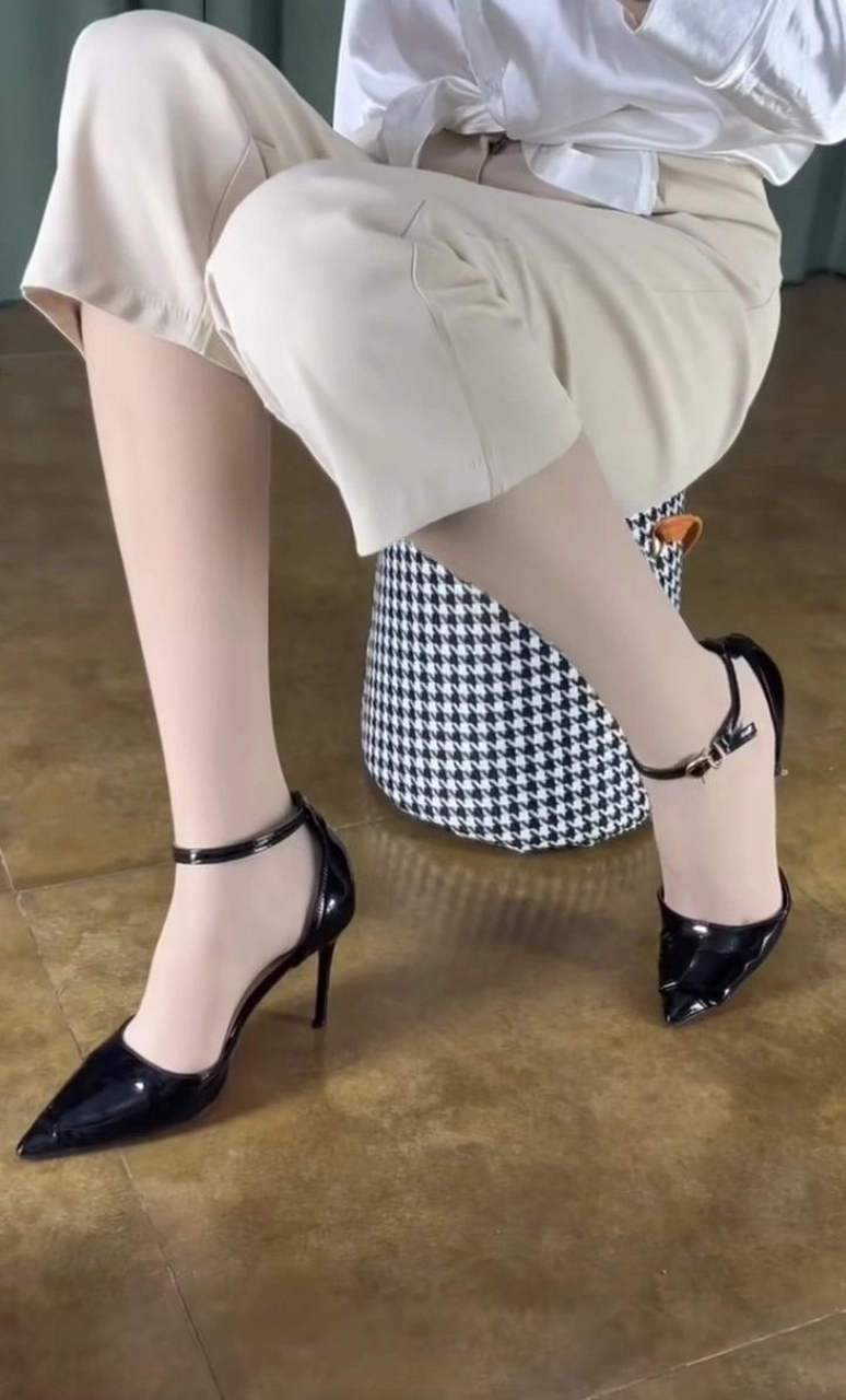 生活日常跟工作日常库里丝#丝袜# #美脚# #美腿丝袜高跟鞋