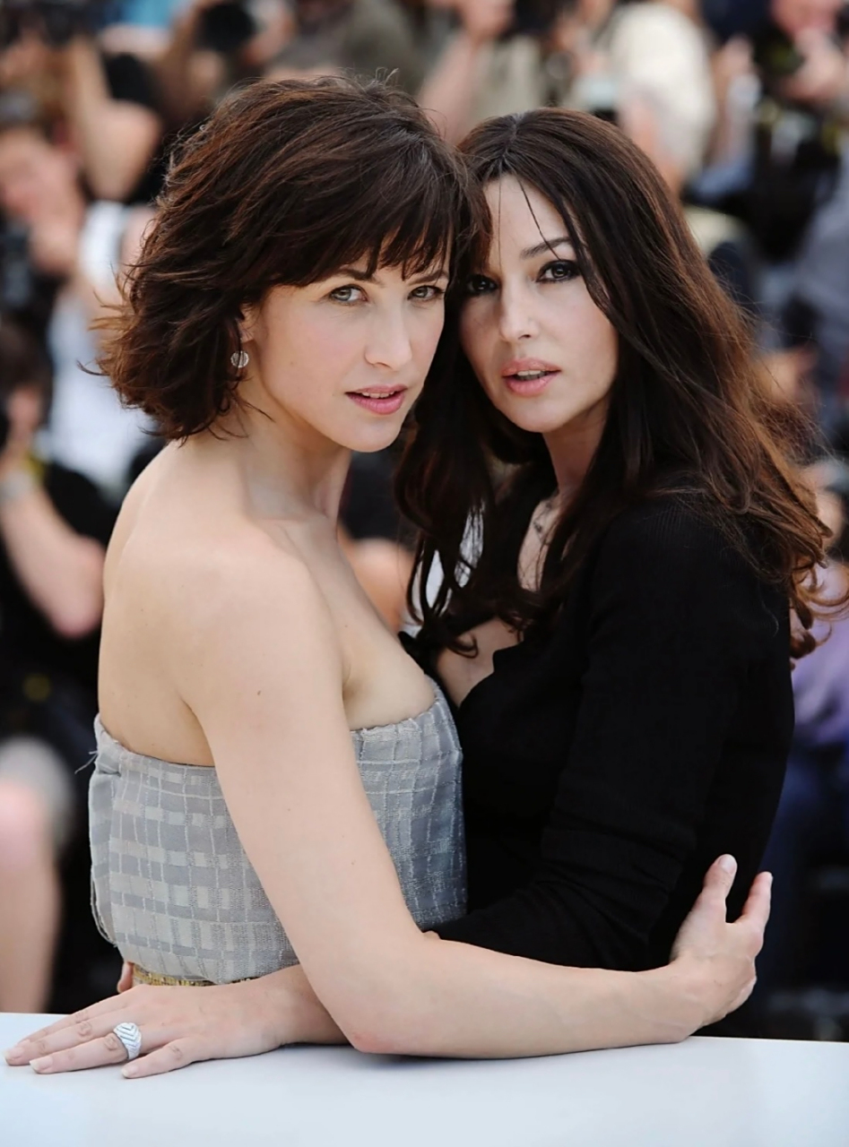 2009年,莫妮卡·贝鲁奇和苏菲·玛索同台出席戛纳电影节红毯.