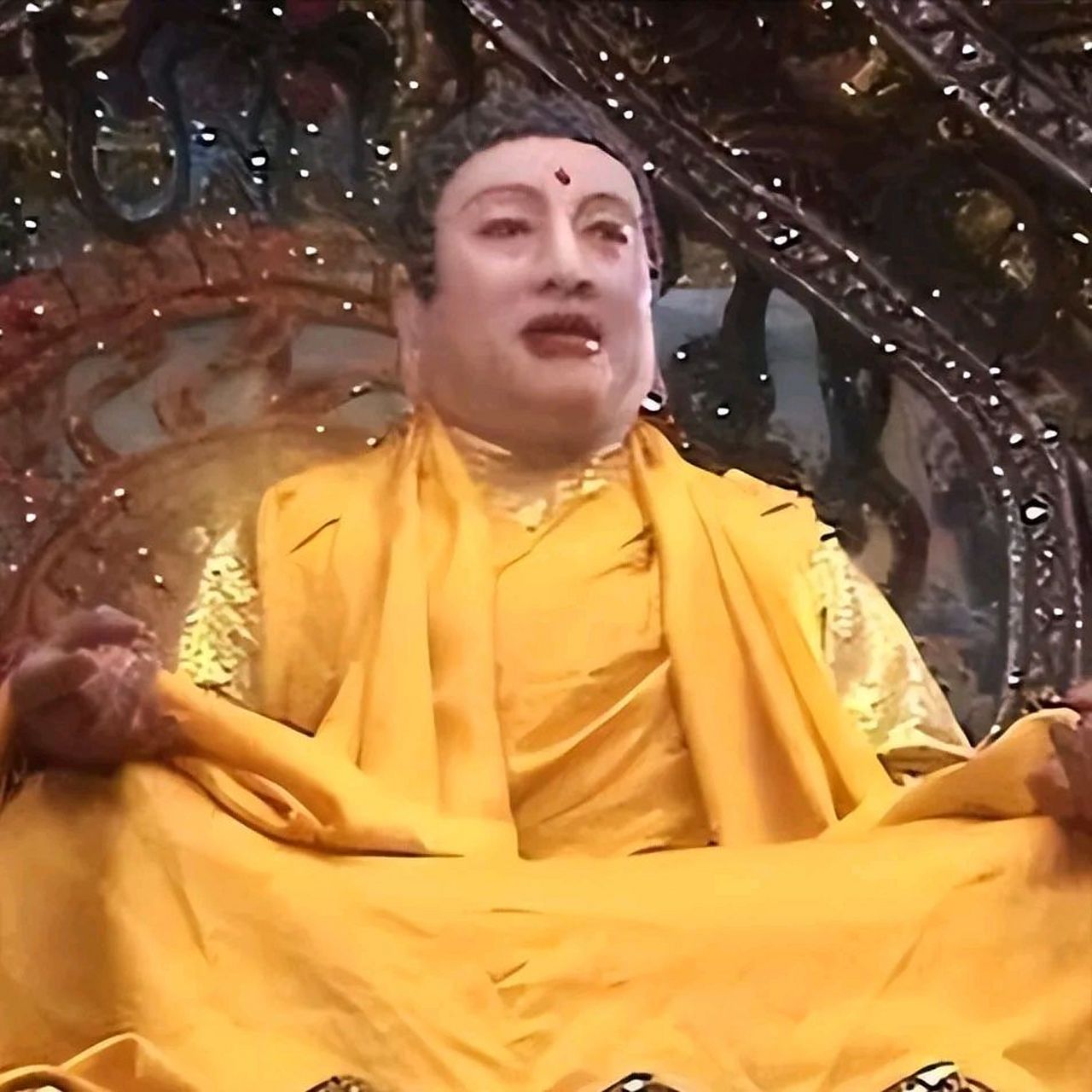 演员,朱龙广,扮演过西游记里的如来佛祖,拍完之后,去了横店大佛寺,拍