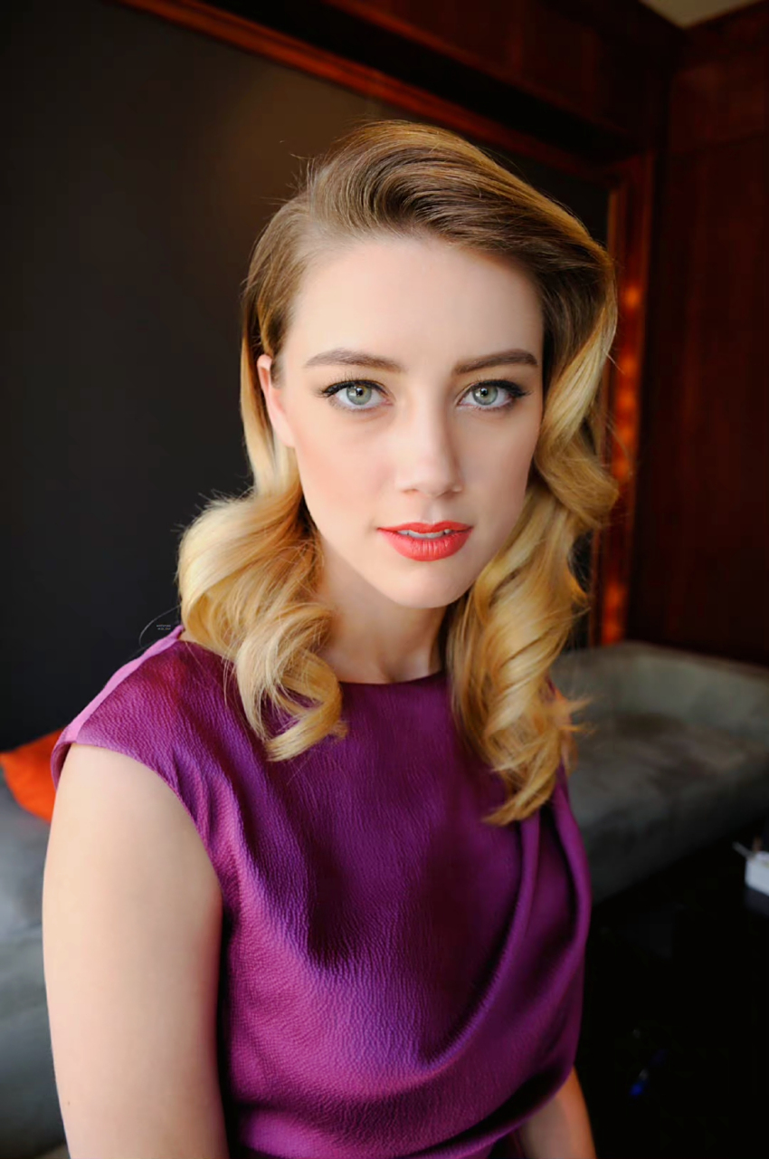 amber heard / 2011年多伦多国际电影节造型图 这个时候她是漂亮大