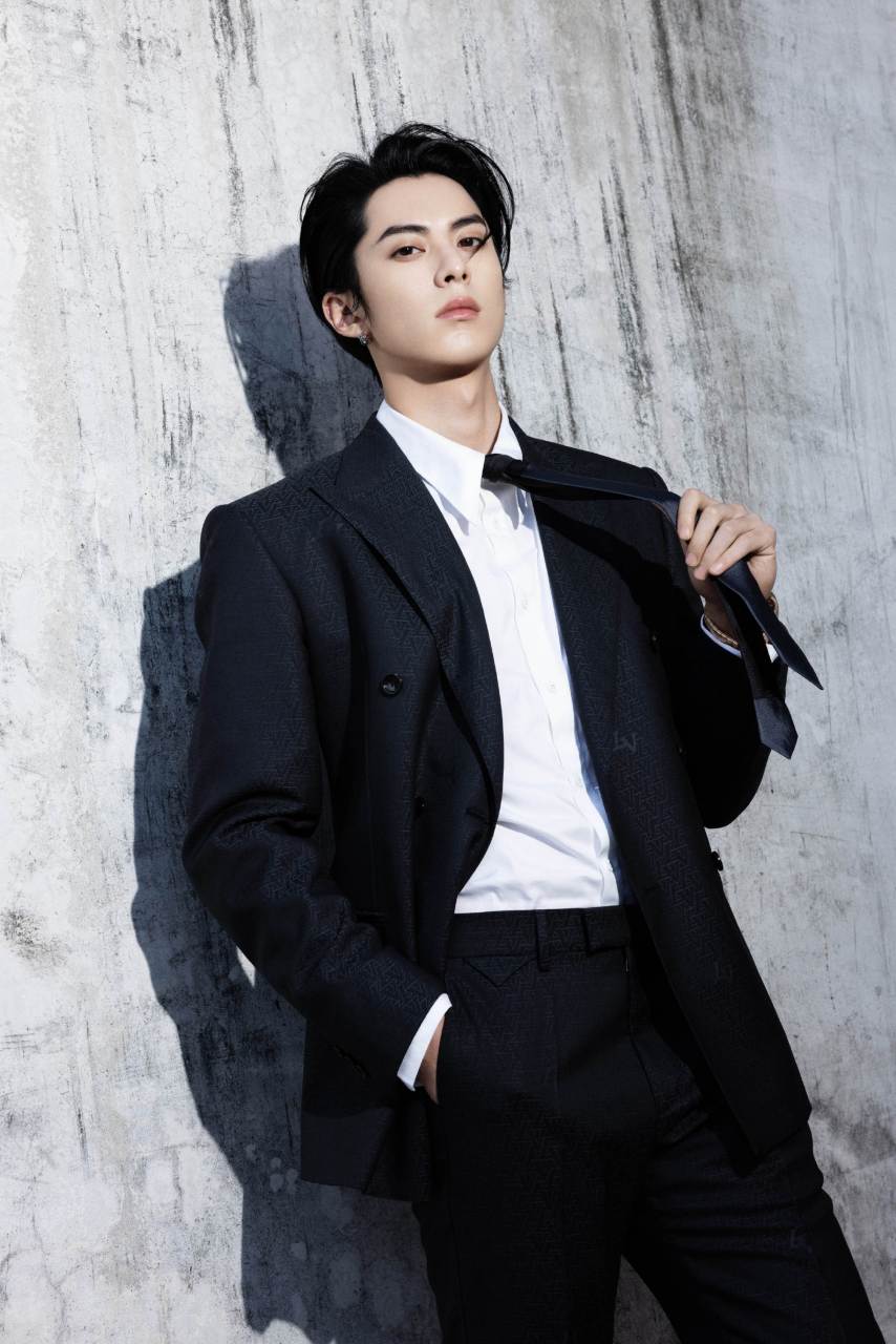 王鹤棣西装帅气写真[月亮][心]