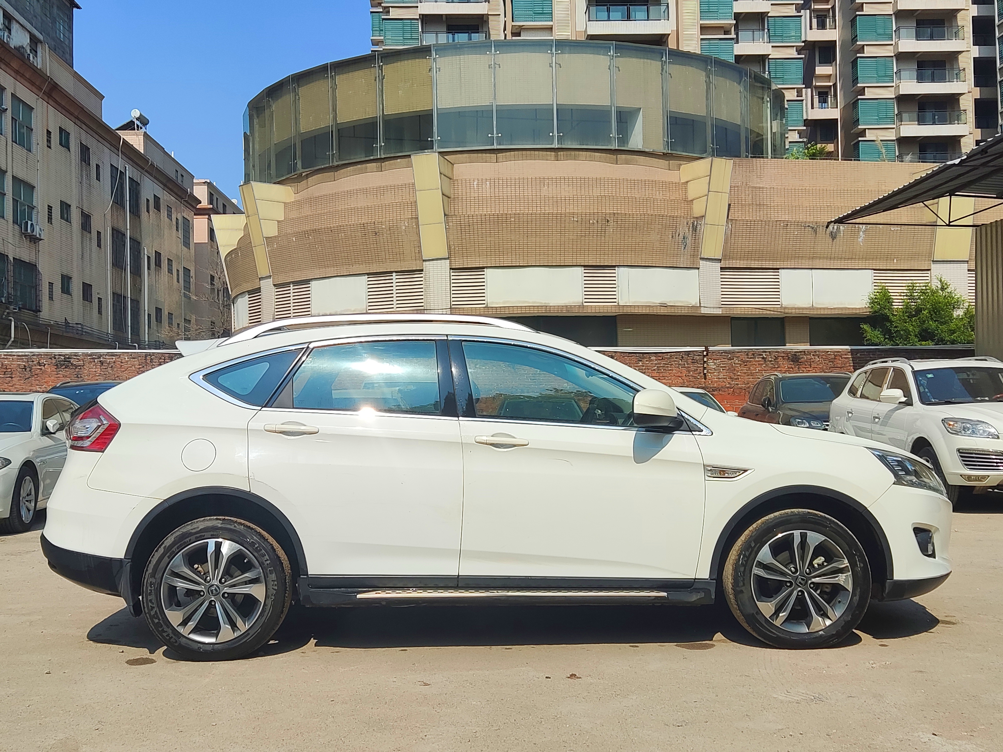 2016年8月纳智捷u6,自动1.8t,车况漂亮2.98包过户,配置豪华:自