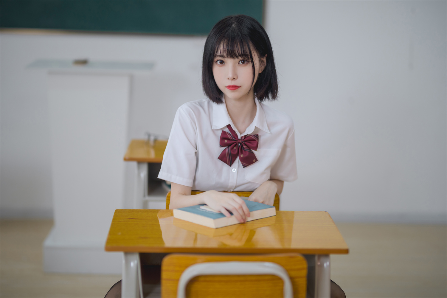 许岚LAN出镜绝美jk图，清纯界的教主