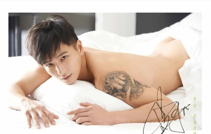 中国台湾健身肌肉帅哥明星杨奇煜