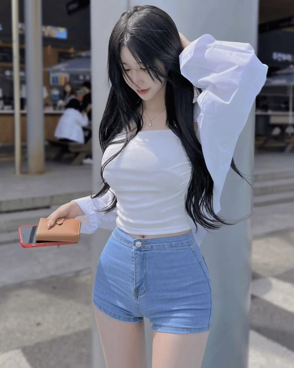 在高速服务区遇到了一个美女,不知道该怎样跟她要联系方式