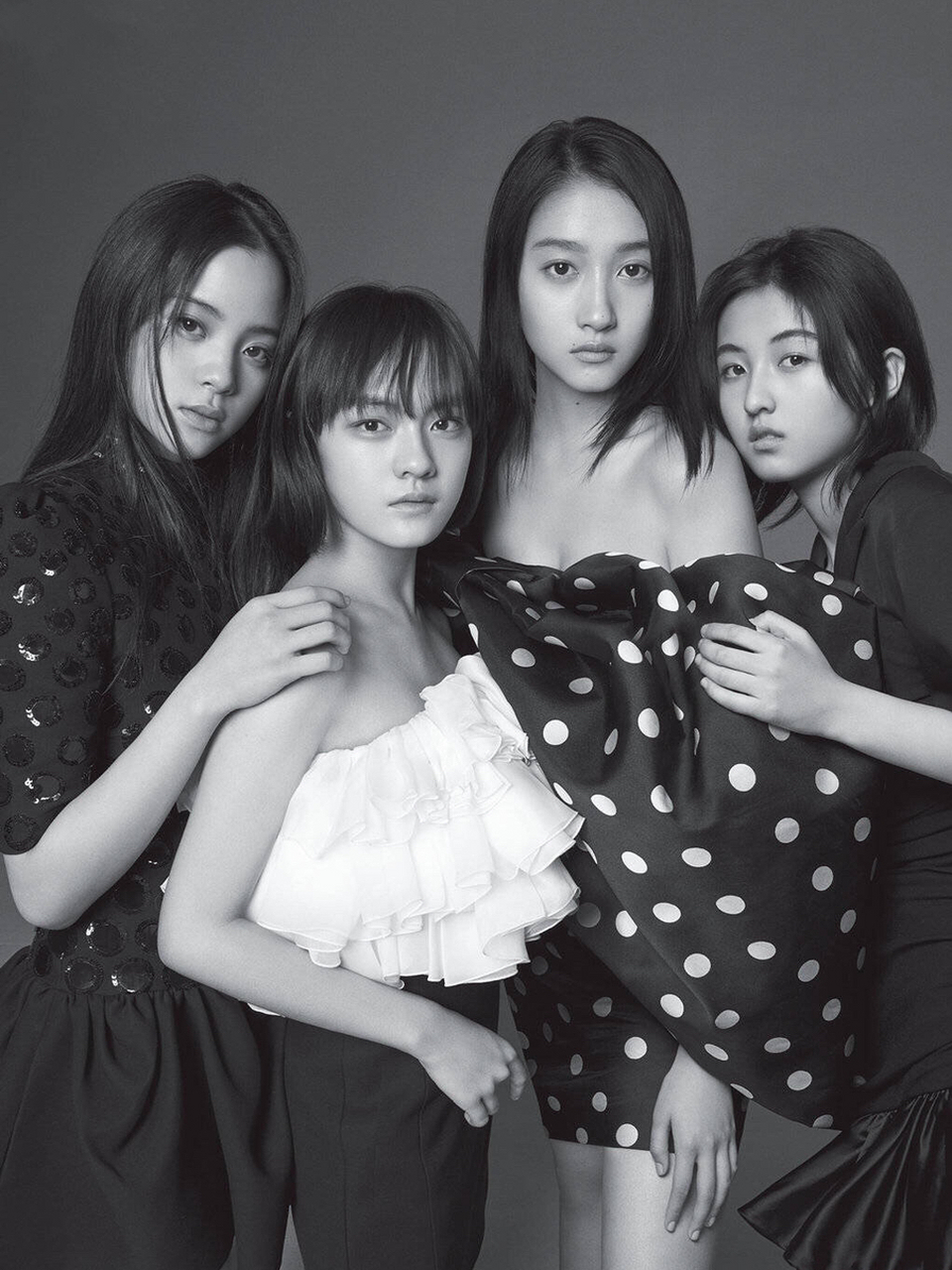 当年的新时代四小花旦:欧阳娜娜,张子枫,文淇,关晓彤.