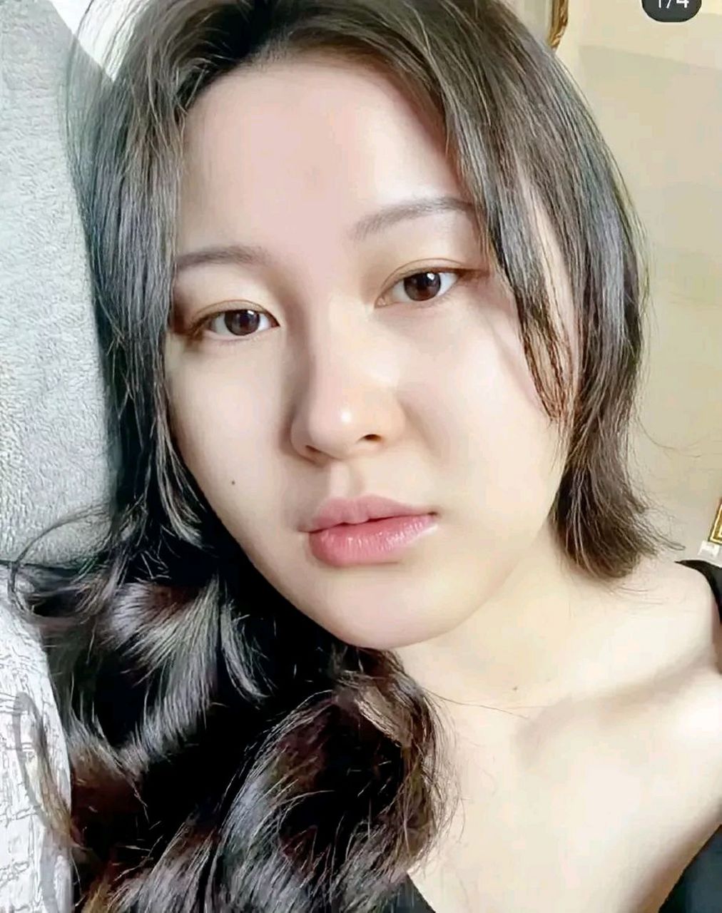 部门里一位漂亮的已婚女同事,相处起来和我十分熟稔.