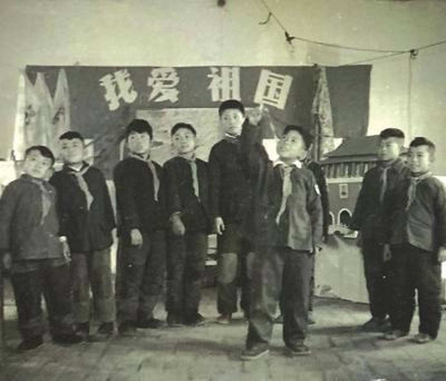 1960年代,那个时候的学生质朴天真,享受着美好的童年.