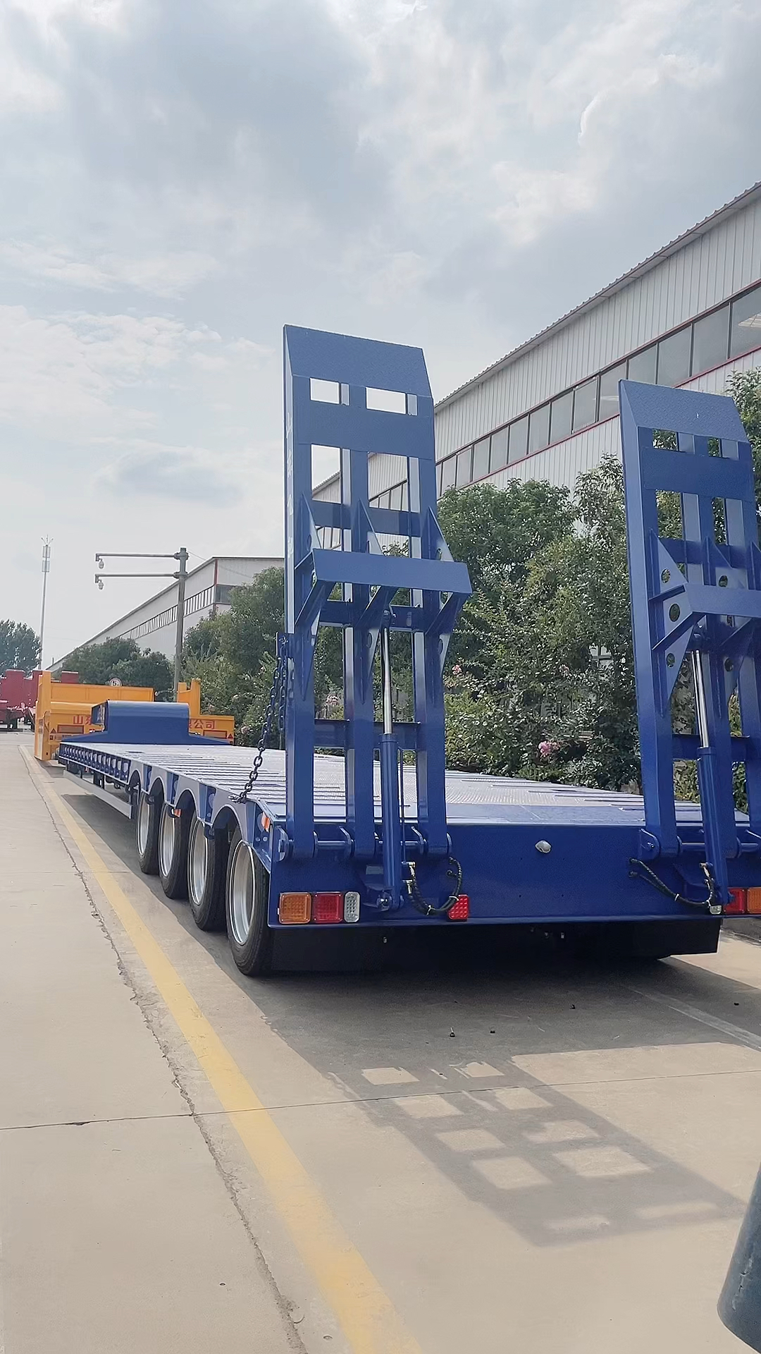 四轴单节液压爬梯低平板半挂车,百吨配置,厂家研发销售