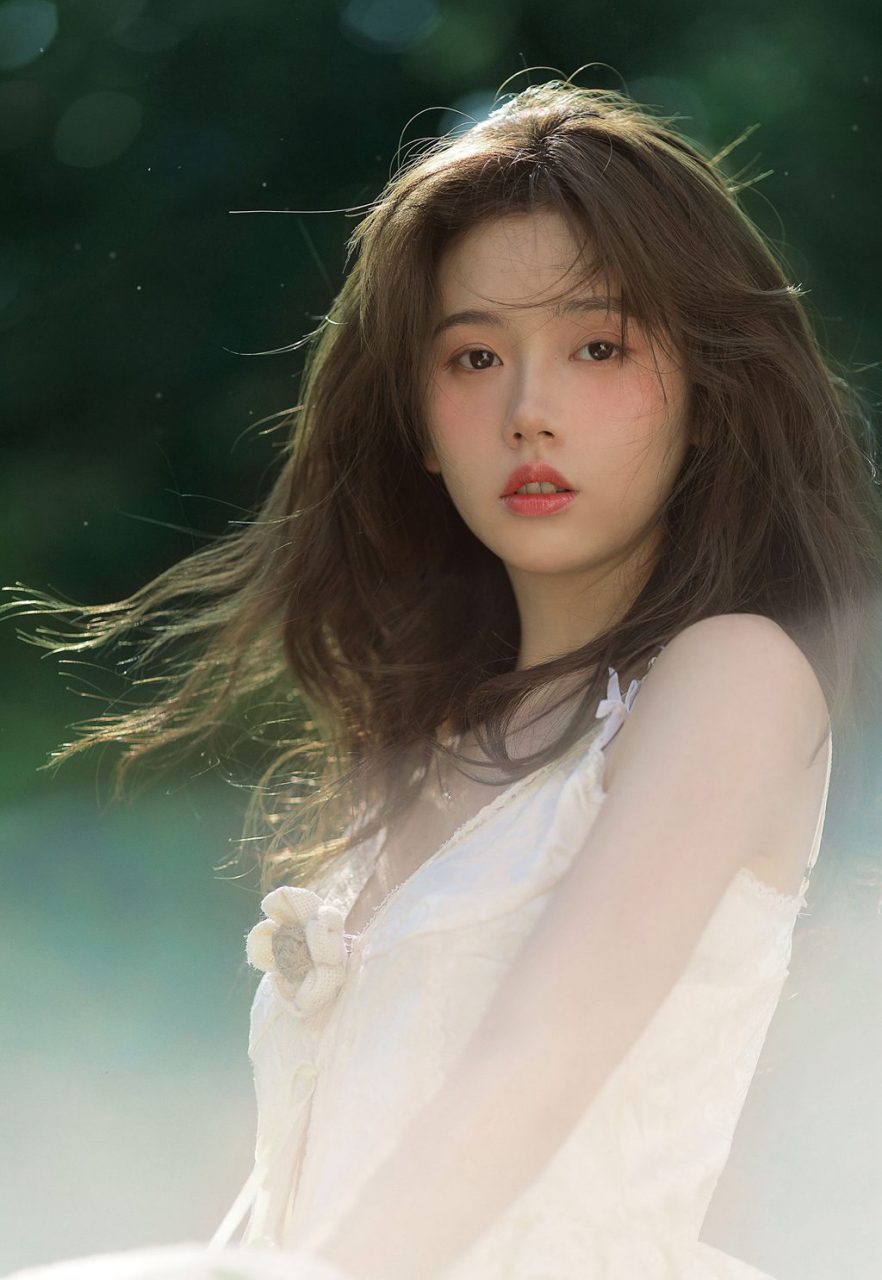 嘴唇微翘娇小可人极品美少女