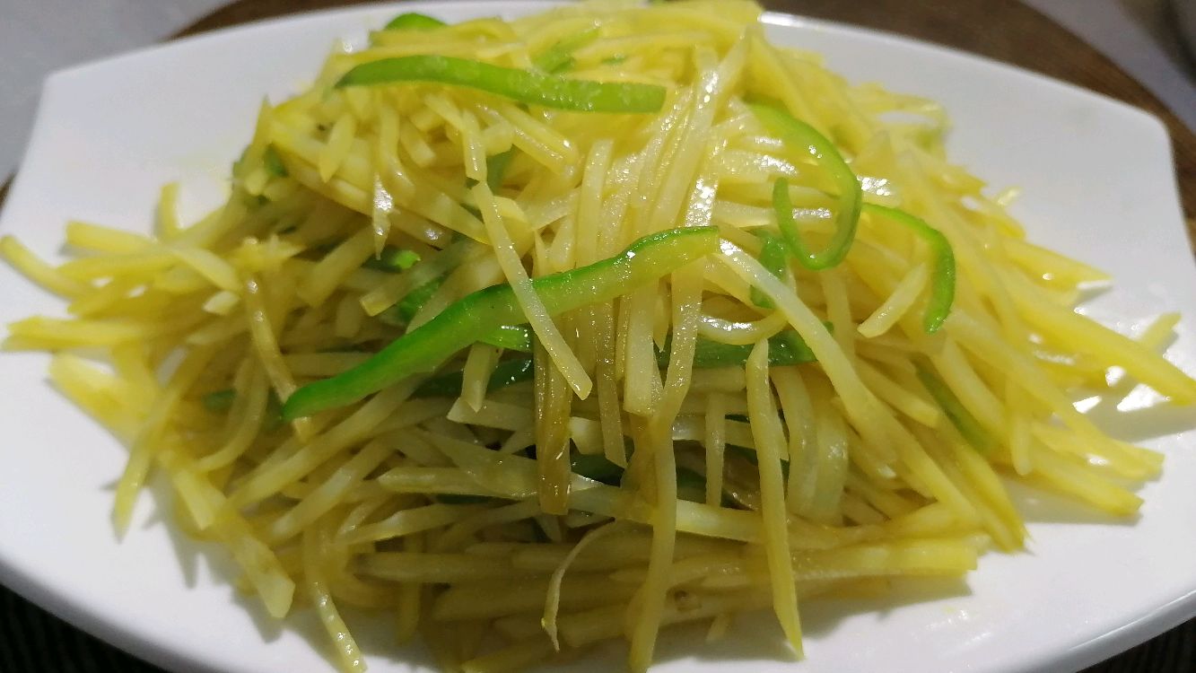 土豆丝怎么炒才爽脆?原来技巧在这里,味道不输饭店,赶紧收藏