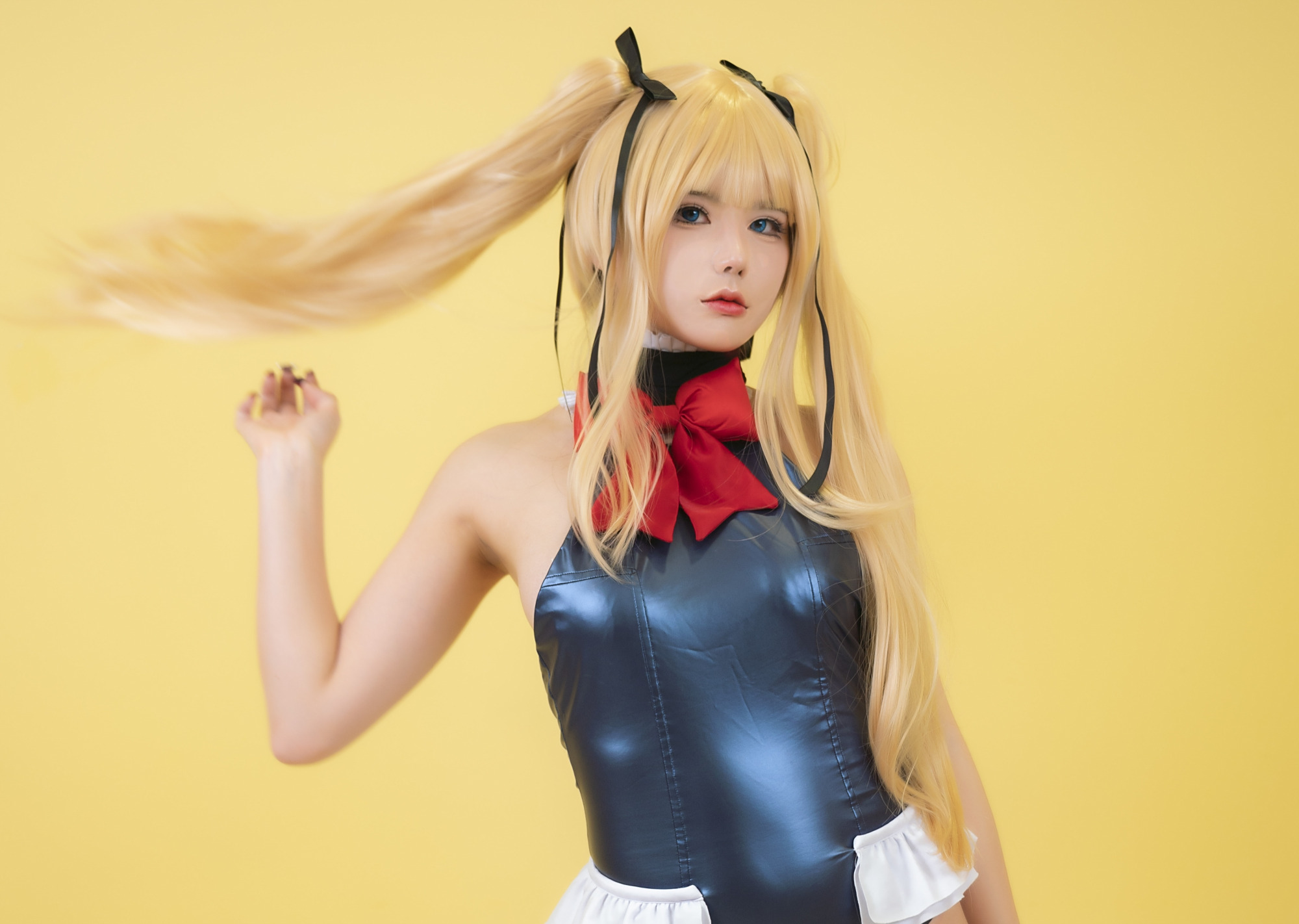 紧身皮衣cos玛丽萝丝,肉嘟嘟的小脸蛋,一脸呆萌的表情太可爱啦