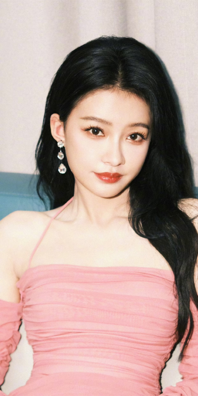 孙怡美出新高度,穿"公主裙"甜美可人,温柔氛围感拉满!