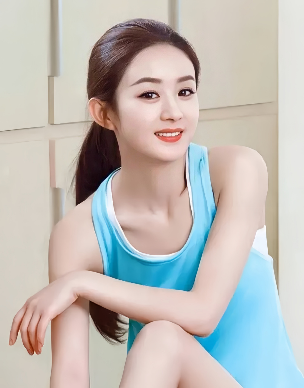 赵丽颖的美貌令人惊叹,她的五官精致而清澈,散发着迷人的魅力.
