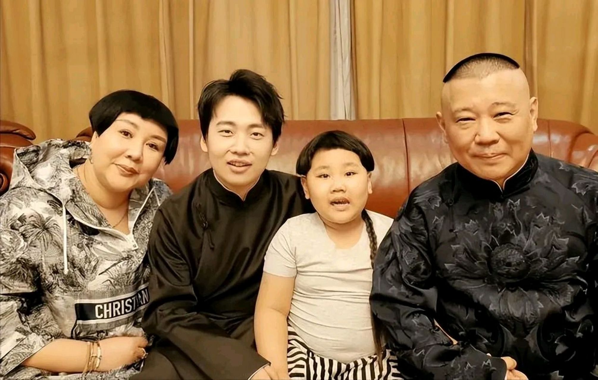 揭示了郭麒麟为何宁愿租房也不愿回家居住的原因,而郭汾阳的童言无忌