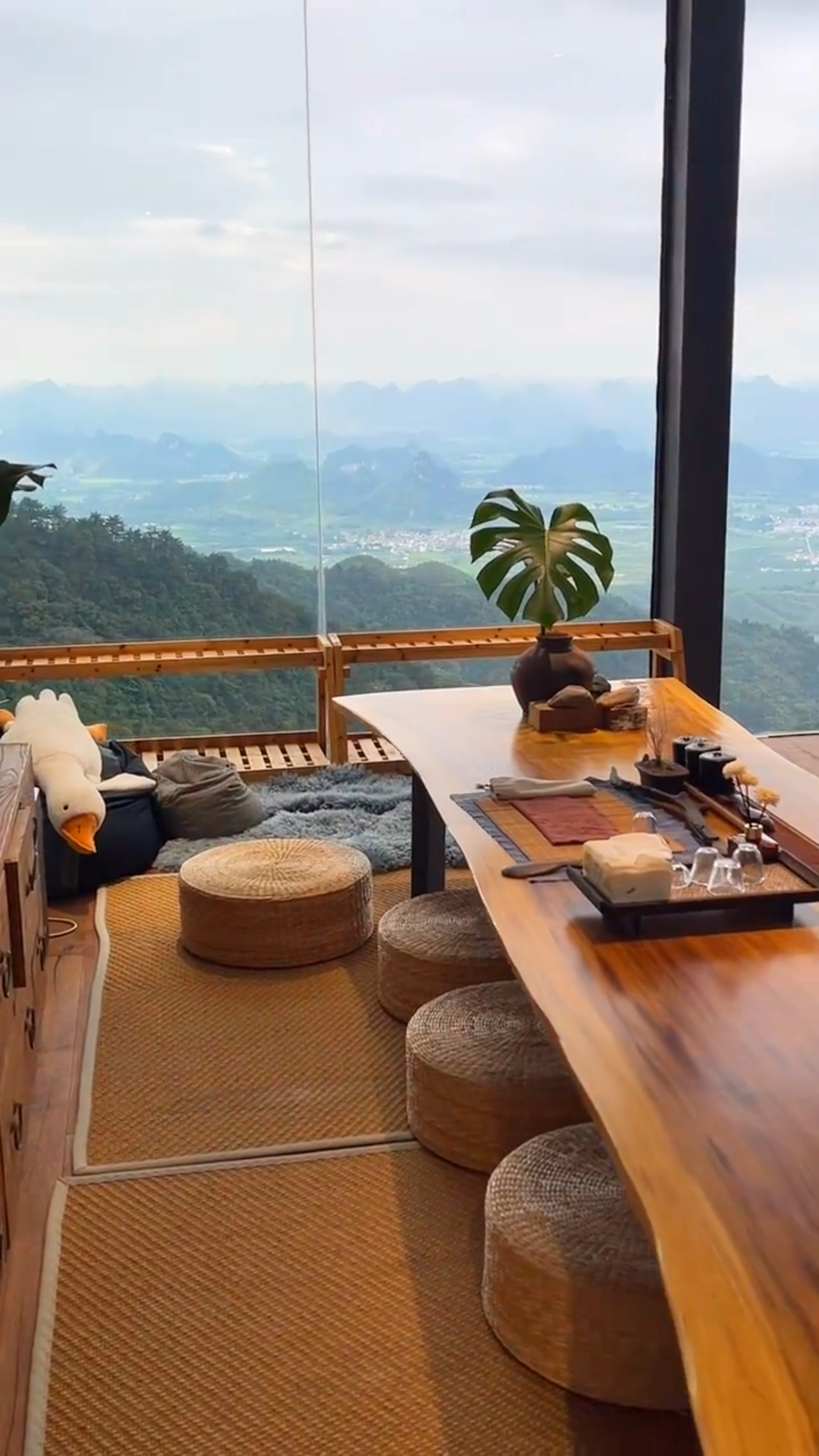 20楼的景色太美了,坐在这喝茶,就是一种享受!