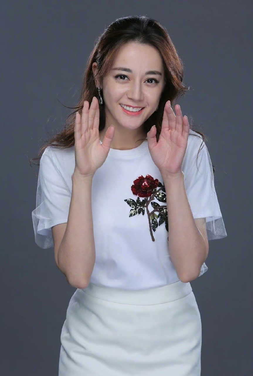 来看看热巴未修生图下的状态吧#明星生图大赏##迪丽热巴